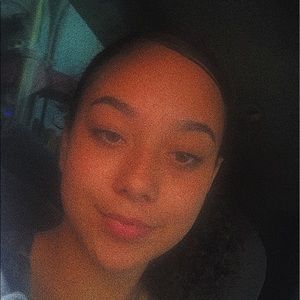 Meet your Posher, Annastasia